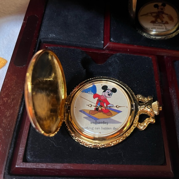 RARE Vintage Mickey Watches set of 5 Weekdays - Picture 7 of 9